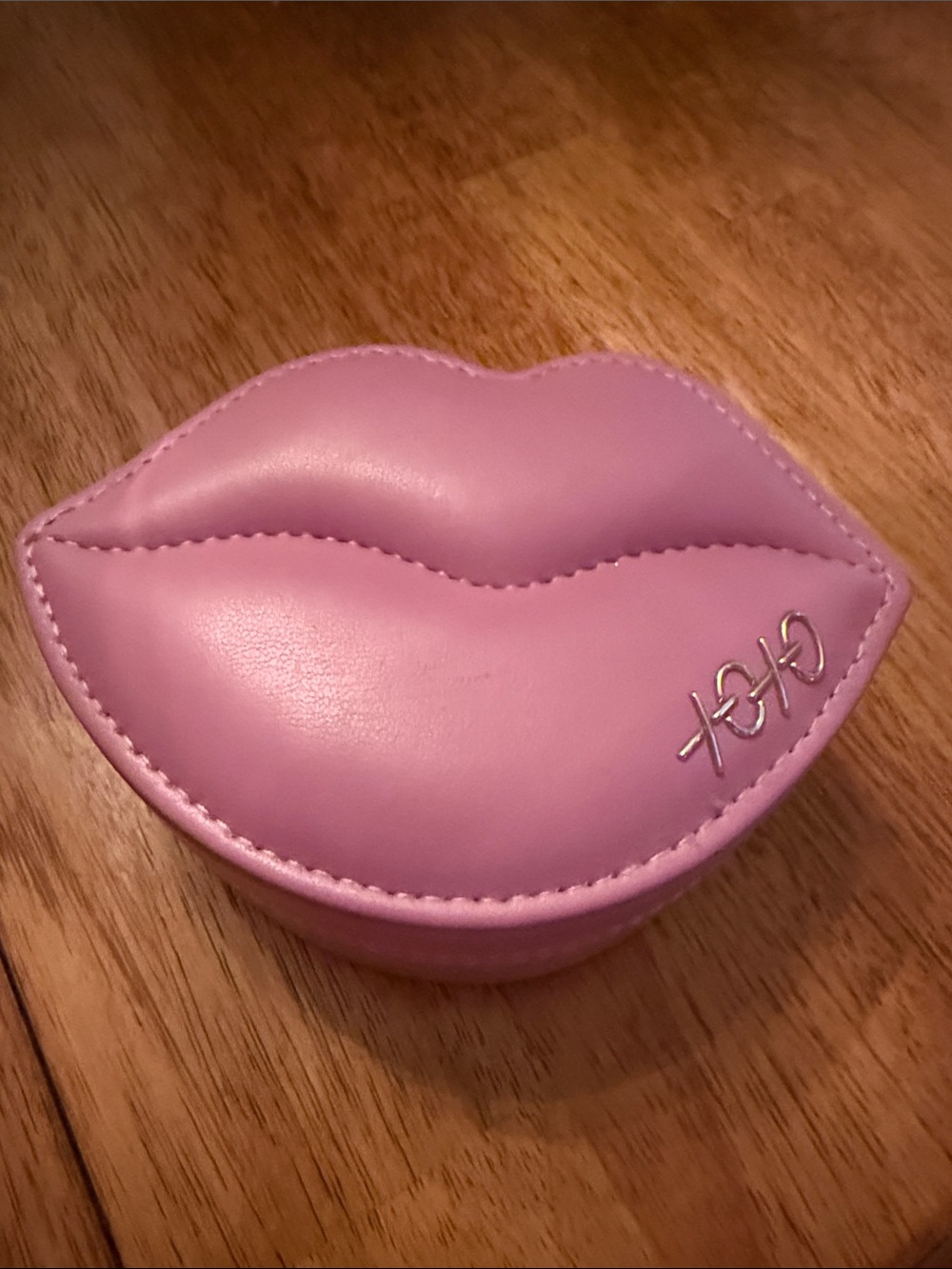 Kendra Scott Lip-Shaped Makeup Case - New Never Used